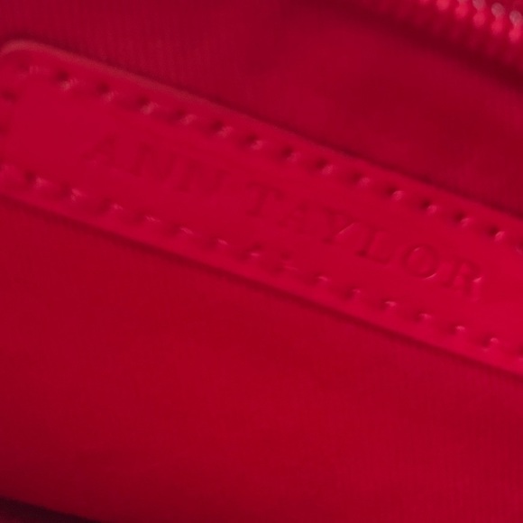 ⭐️host PICK⭐️ Red Wristlet - Picture 4 of 6